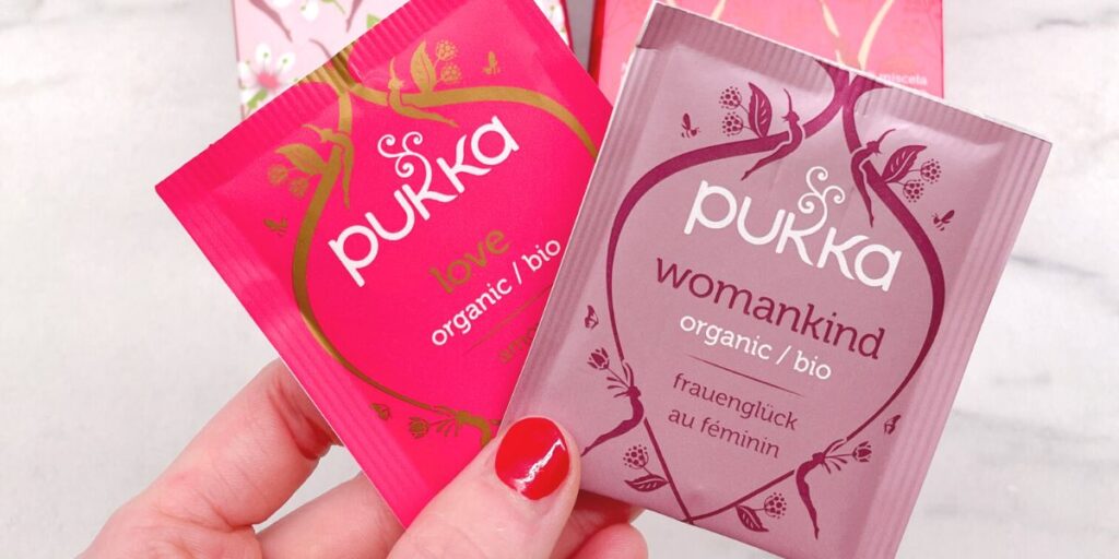 イギリスの有名なオーガニック・ハーブティーブランド"PUKKA（パッカ）"　love（愛） と womankind（女性）