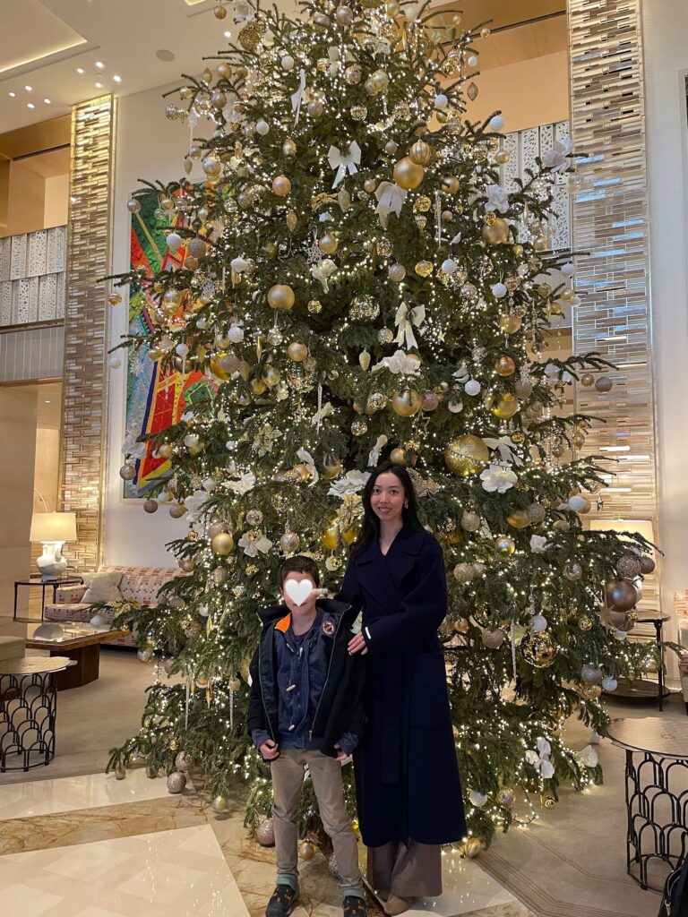 ホテル「シュヴァル・ブラン・パリ」のクリスマスツリー